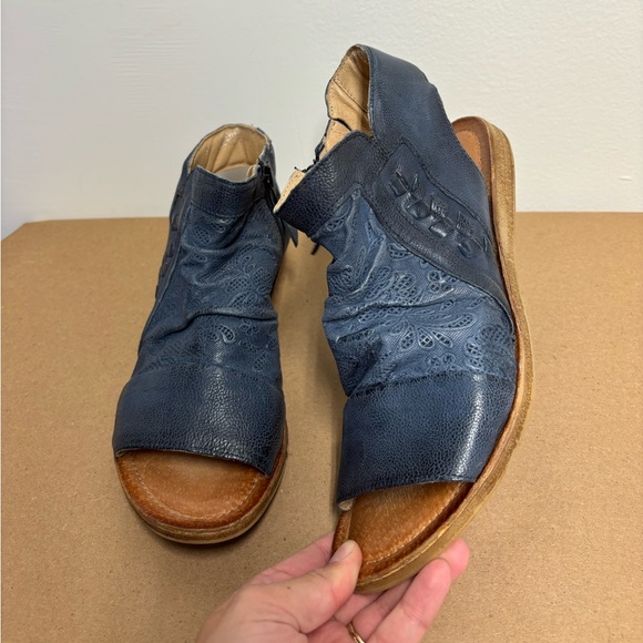 Miz Mooz Shoes - Miz Mooz Blue Leather Flaire Sandals Size 41